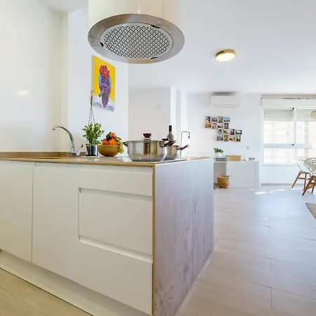 Shared Pool 50 M From The Beach
